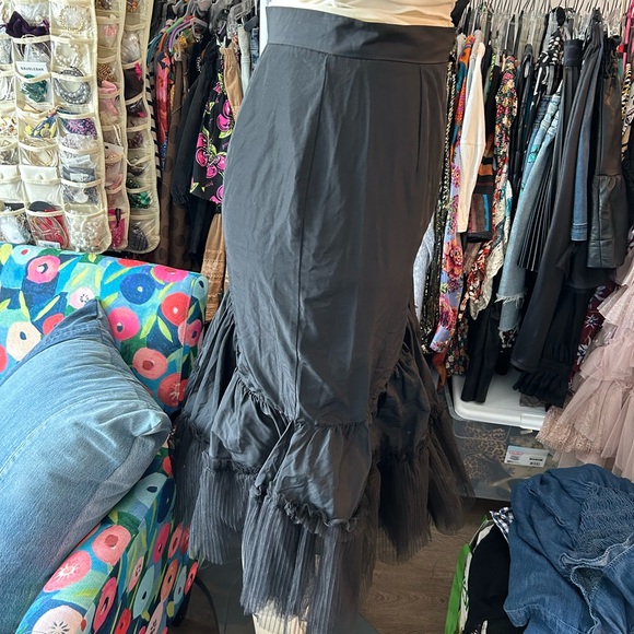 Collection HM skirt. Poly crepe with tulle and lace trim. - Picture 3 of 3